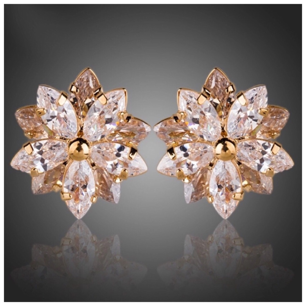 Swarovski Crystals The Zilya Flower Earrings - Picture 3 of 5